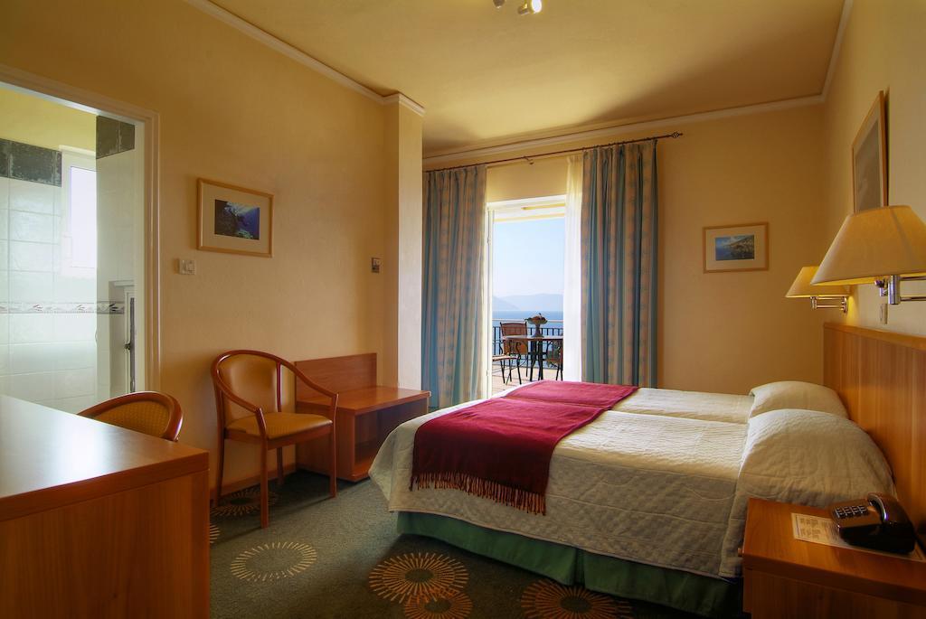 Hotel Kalafati Itea Exteriör bild